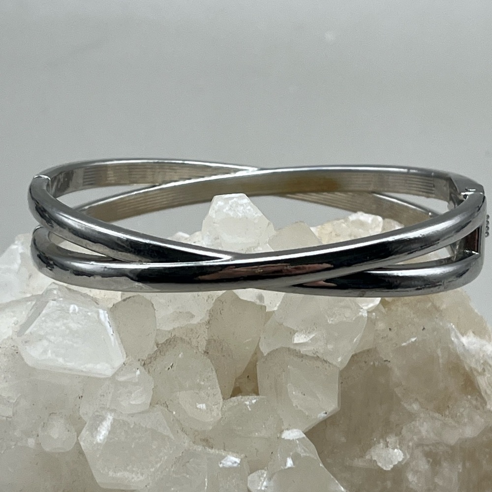 Elegant Silver Toned Hinged Women's Bangle